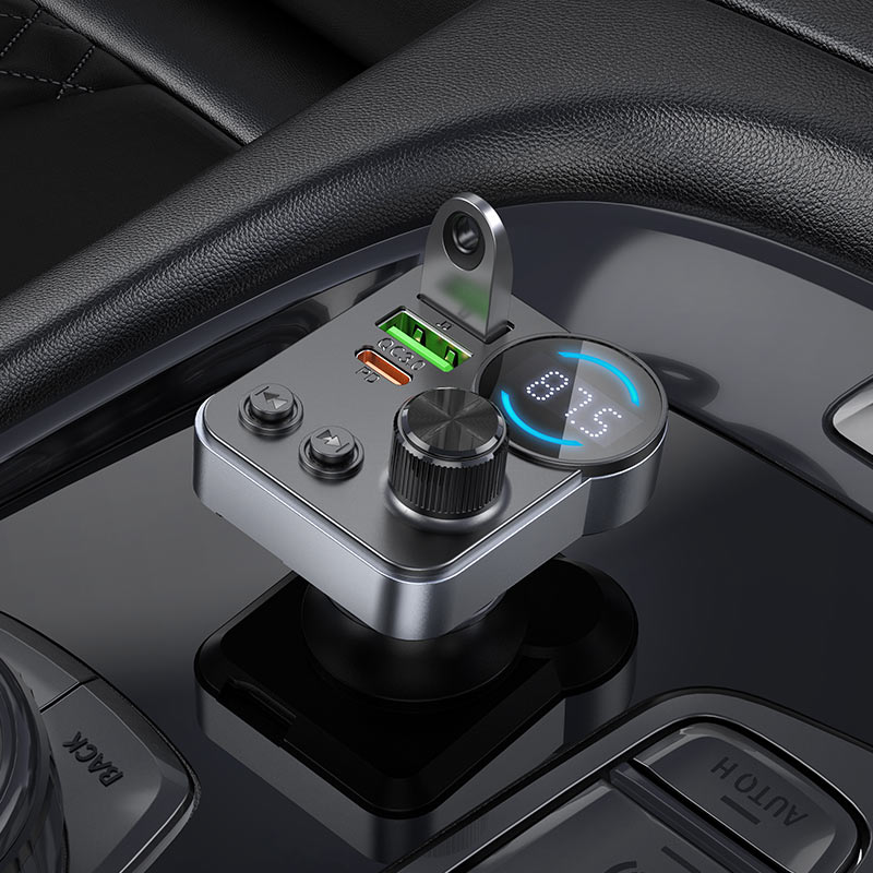 HOCO E86 48W Bluetooth FM Transmitter & Schnellladegerät fürs Auto – PD30W USB-C + QC3.0 Dual Port, Freisprechanrufe, RGB-Display